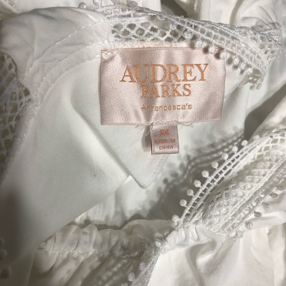 Women’s lace blouse 100% rayon back V-neck tie bow front square neck white. M - Picture 5 of 5